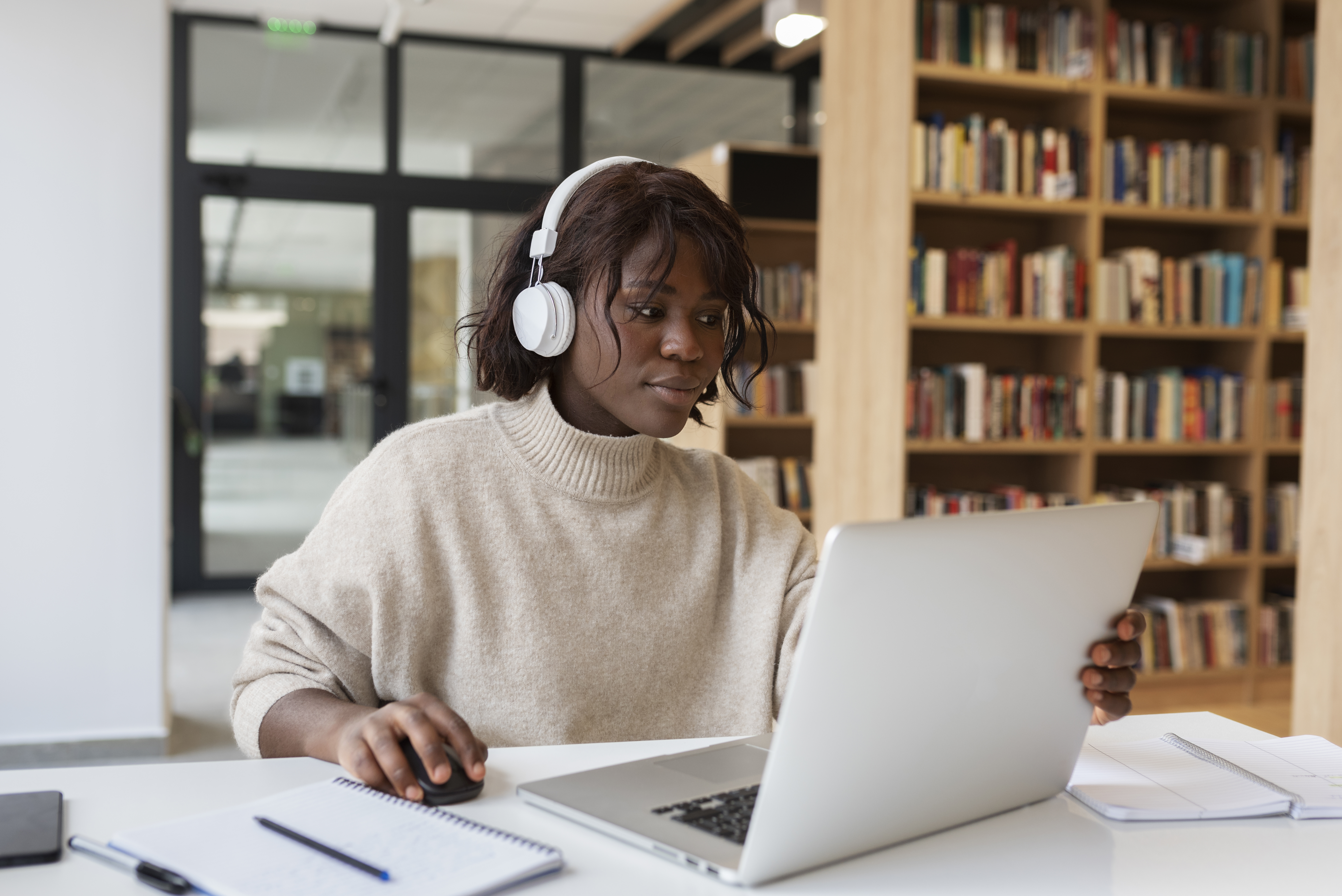 L’Intelligence Artificielle au Service de la Formation : Comment KeeBoost Réinvente l’Apprentissage Personnalisé au Cameroun